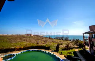 Тристаен апартамент в Добрич, Каварна