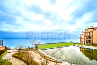 Тристаен апартамент в Добрич, Каварна