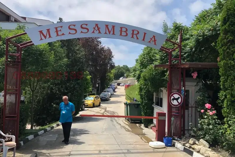 2-стаен апартамент в к.к. Елените с вътрешен двор