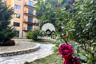 Тристаен апартамент в к.к. Св.Св. Константин и Елена