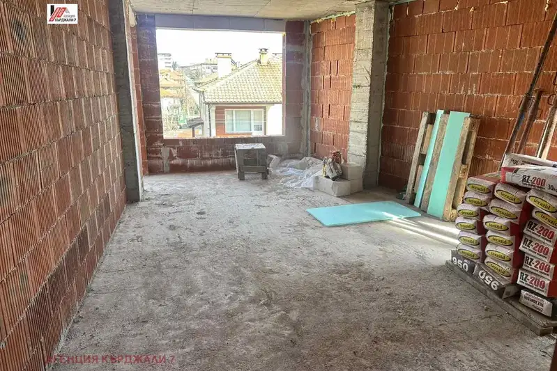 3-bedroom apartment in Kyrdjali, Studen Kladenec