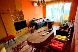 Двустаен апартамент в Ловеч, Младост