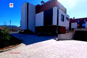Тристаен апартамент в м-т Детски
