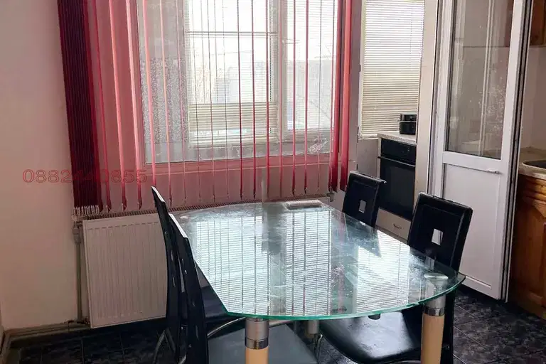 Тристаен апартамент в Монтана, Младост 2