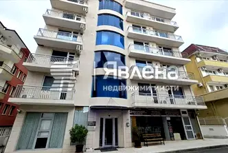 Тристаен апартамент в Бургас, Несебър