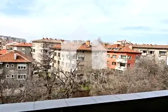 Тристаен апартамент с две тераси в Център, Мараша, Пловдив