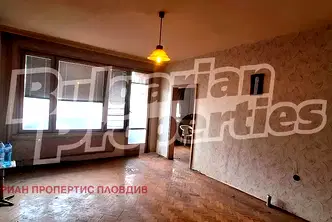 Тристаен апартамент с тераса в Център, Пловдив
