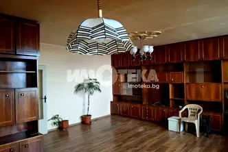 Тристаен апартамент в Център на Пловдив с голям дневен тракт