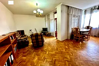 Просторен 3-стаен апартамент с три тераси в Център, Пловдив