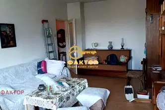 Тристаен апартамент с две тераси в Център, Пловдив