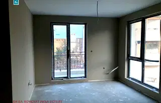 Тристаен апартамент с две тераси в Център, Пловдив