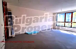 Просторен 3-стаен апартамент в Център, Пловдив с гледка към река Марица