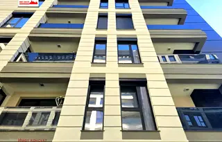 Тристаен апартамент с панорамна тераса в Център, Пловдив