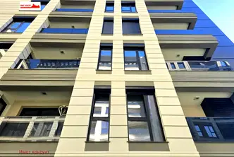 Тристаен апартамент с панорамна тераса в Център, Пловдив