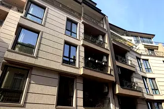 Просторен 3-стаен апартамент с тераса в Центъра на Пловдив