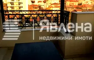 Тристаен апартамент с три тераси в Център, Пловдив