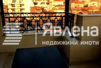Тристаен апартамент с три тераси в Център, Пловдив