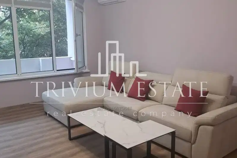 Тристаен апартамент с тераса в центъра на Пловдив