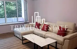 Тристаен апартамент с тераса в центъра на Пловдив