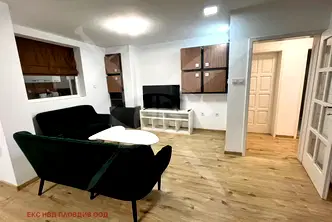 Четиристаен апартамент в Център на Пловдив с асансьор