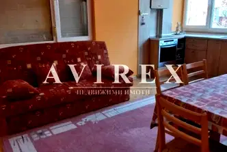 Тристаен апартамент с двор и студио в Каменица 2, Пловдив