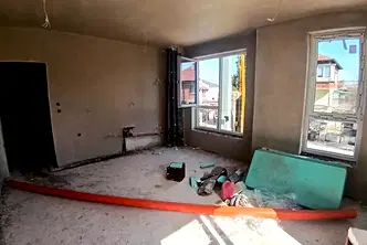 Тристаен апартамент в Коматево с тераса и асансьор