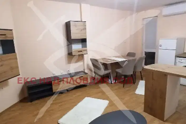 Тристаен апартамент с функционално разпределение в Коматевски възел, Пловдив