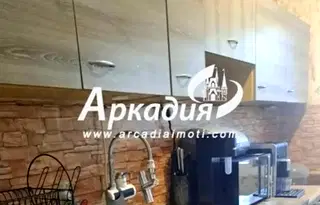 Тристаен апартамент в Кършияка с две тераси