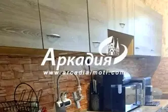 Тристаен апартамент в Кършияка с две тераси