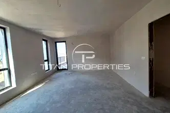 Тристаен апартамент в Кършияка с двор 115 кв.м.
