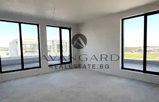 Тристаен апартамент с панорамна тераса в Кършияка, Пловдив