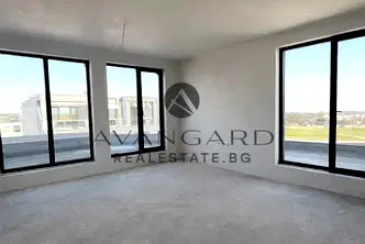 Тристаен апартамент с панорамна тераса в Кършияка, Пловдив