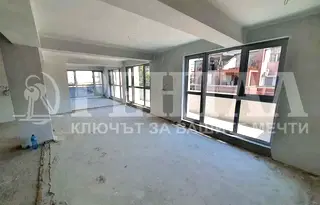 Просторен 4-стаен апартамент в Кършияка с тераса