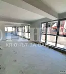 Просторен 4-стаен апартамент в Кършияка с тераса