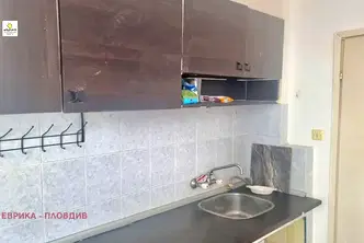Светъл 2-стаен апартамент с две тераси в Кършияка, Пловдив