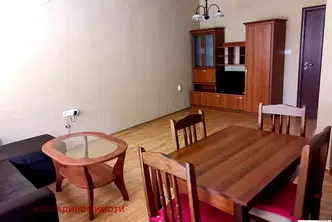 Тристаен апартамент в Кършияка с модерно обзавеждане