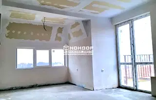 Двустаен апартамент с тераса и гледка към Родопите в Кючук Париж