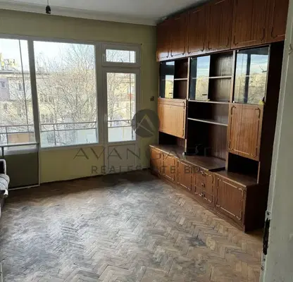 Снимка 2 — Тристаен апартамент с две тераси в Кючук Париж, Пловдив