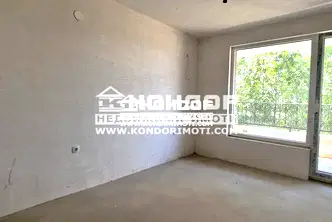 Просторен 3-стаен апартамент с две тераси в Кючук Париж, Пловдив