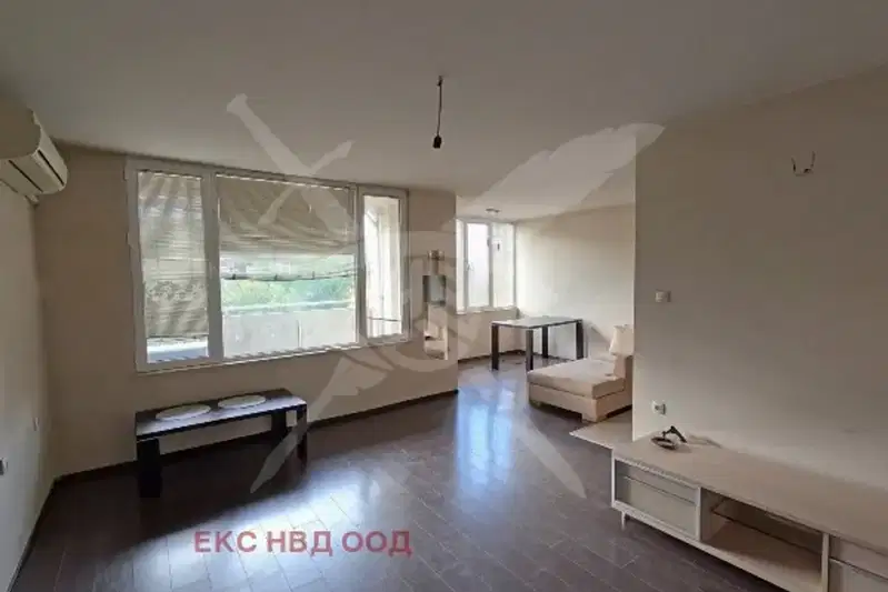 Тристаен апартамент с тераса в Кючук Париж, Пловдив