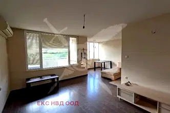 Тристаен апартамент с тераса в Кючук Париж, Пловдив