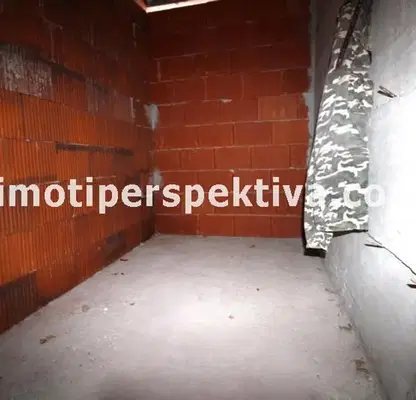Снимка 3 — Тристаен апартамент с тераса в Кючук Париж, Пловдив