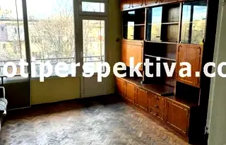 Тристаен апартамент с тераса в Кючук Париж, Пловдив