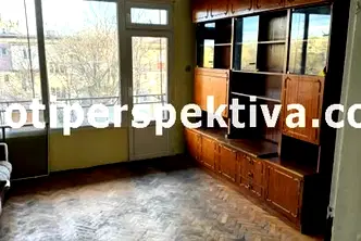 Тристаен апартамент с тераса в Кючук Париж, Пловдив