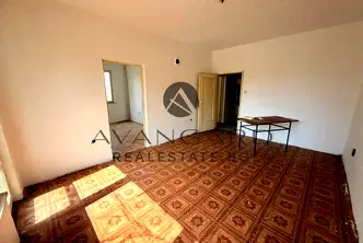 Тристаен апартамент в Кючук Париж, Пловдив с тераса