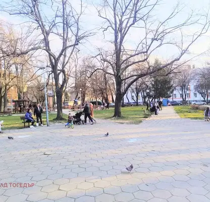 Снимка 3 — Тристаен апартамент в Кючук Париж с две тераси в Пловдив
