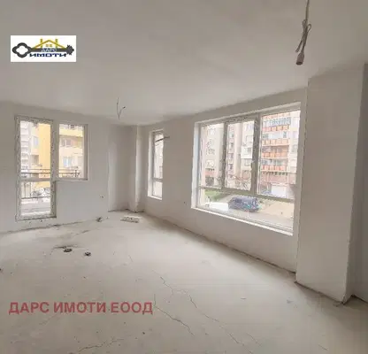 Снимка 4 — Тристайен апартамент 96 кв.м в Кючук Париж с тераса