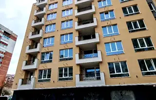 Тристайен апартамент 96 кв.м в Кючук Париж с тераса