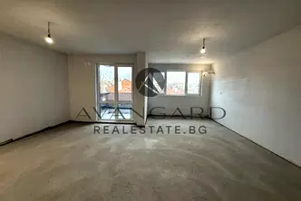 Тристаен апартамент с две тераси в Кючук Париж, Пловдив