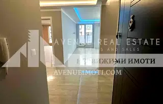 Просторен 4-стаен апартамент с два гаража в Кючук Париж, Пловдив